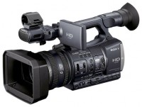Flash AVCHD видеокамера Sony HDR-AX2000E
