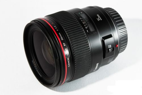 _Lens_Canon_EF35mm_f1.4L-900