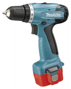 Дрель-шуруповерт Makita 6261DWPE