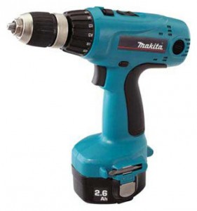 Дрель-шуруповерт Makita 6337DWDE