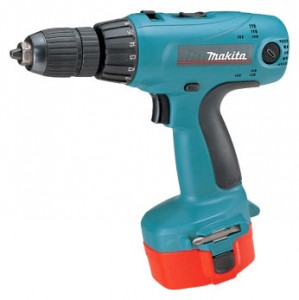 Дрель-шуруповерт Makita 6337DWAE