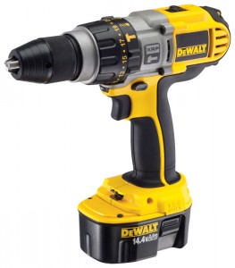 Дрель DeWALT DCD935B2