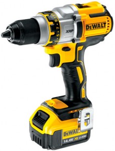 Дрель-шуруповерт DeWALT DCD 932 М2