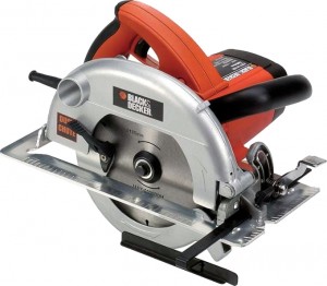 Дисковая пила Black and Decker CS1500